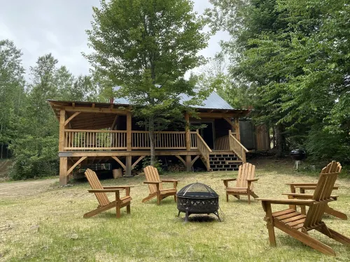 Secluded trailside cabin for 8 people on Kingdom Trails