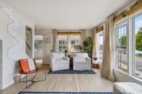 Downtown Excelsior Dream Home! Hotels in Excelsior