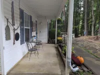 Lake Norman Charming Cottage with AC ,WiFi, Fire Pit and Grill in Mooresville.