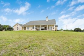 Family Ranch on 14 Acres +Wiffle Ball & Disc Golf Course and Large Game Room