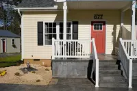 Bluebird Cottage A: Near Charlottesville, Wineries: Firepit, Patio, Dogs OK