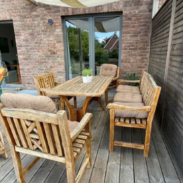 Modern holiday apartment with a large terrace and garden near Hamburg