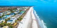 Beautiful 2 bed 2 bath Corner Unit with golf course view-5 minutes from beach