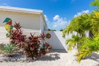 Key Largo Waterfront home with 40’ dock and boat lift. Walk to Pennekamp 키라고 호텔