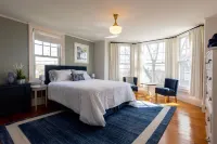 Downtown Captain's Mansion- The Dexter- Family, pet, and event friendly - 4-Star