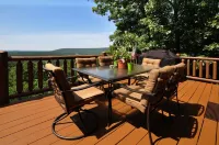 Mountain Top Overlooking Lake, Hot Tub, Pickleball, Yukon Fire Pit, 5 Star, Pets