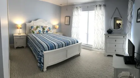 Beachy Blue,2 Htd Pools, Steps to Beach, WiFi, Gym, Piers, Park,Johns Pass Shops