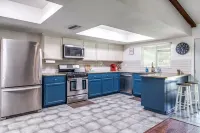 FRESHLY renovated home. Carrollton, DFW