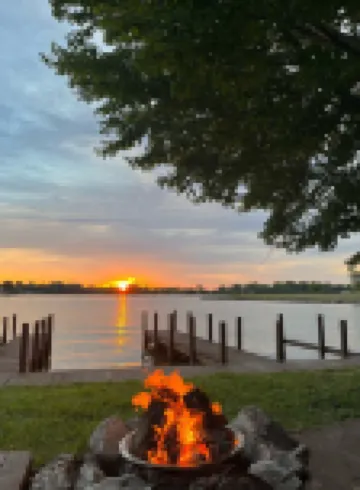 Lake House with Spectacular Sunsets & Boat Dock