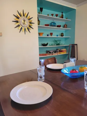 Quirky Midcentury Bungalow close to everything!