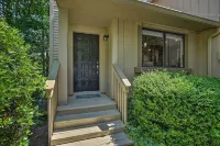 Resort Access - Lake - Pools -Pickleball - Gym. Spacious Townhome for Groups