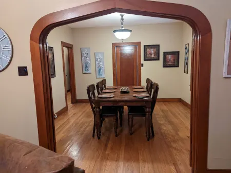 Cozy House  only minutes to  Lake Palestine & Pine Dunes Golf Course