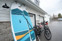 Top Floor Luxury Unit Downtown Sister Bay Marina and Water Views!