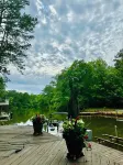 Cozy open studio cabin with a relaxing vibe on serene Lake Harding.