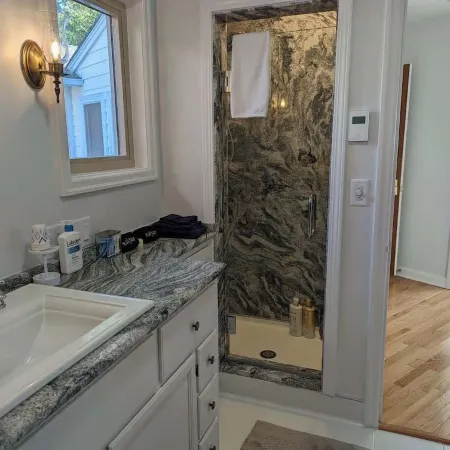 Sparkling Clean, Private & Quiet! Amazing Ocean Views [4]