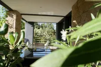 Facing the sea, 30 m from the beach, luxury villa, air-conditioned