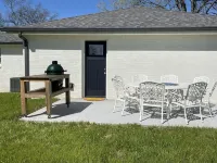 The Fox Den, Luxury Home, Just 2 Minutes Away from the Iconic Bell Buckle Cafe.