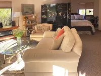 Cozy and Charming Apple Blossom Retreat—Relax with Nature