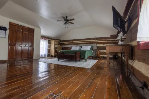 1800’s Historical Log Cabin near I-75 Interstate