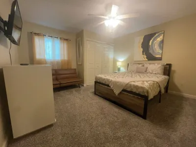 Stylish 4-bedroom, 3 Bath Townhome in Valdosta Hotels near Walmart Supercenter