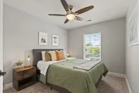 Modern 3 Bedroom Farmhouse of Dundee - Amazing Views, Fire Pit and Comfort