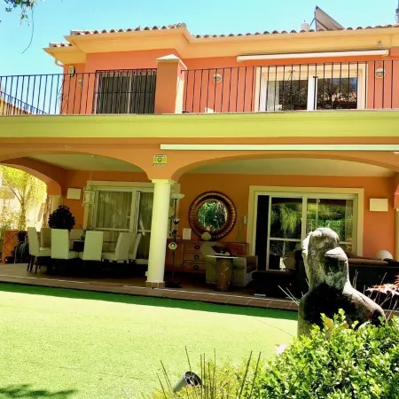 Golfers & Beach Villa with heated pool