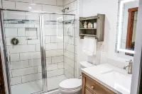 Beautiful Guest Suite with Private Deck Overlooking Forest and Waterfall