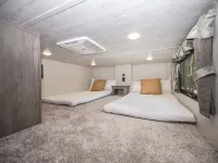 Riverfront RV on Medina River/1 Blk off Main/River Yurt Village & RV Park 班德拉縣酒店