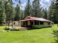 Blackfoot Riverfront Home, Gorgeous River Views on One Acre, 15 min. To Missoula