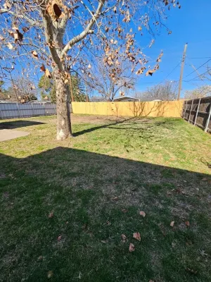 Isolated King bed, 2 Queen beds - Fenced yard - 9 min to Texas Tech