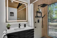 LUX Designer Private Waterfront Crooked River SEBAGO