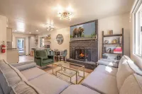 Modern Chalet W/Spa Centrally-Located In The Heart Of Big Bear! Dogs Welcome!