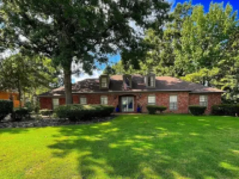 Gorgeous Golf Course View from the Signature Hole #12 at Colonial Country Club. Hotels in Cordova