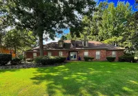Single story, beautiful and spacious home with a lovely golf course view .