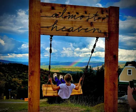 Ski-In/Ski Out Townhome w/ Beautiful View w/Hot Tub.