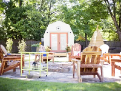 Private cottage located on The Carriage House Inn Estate Hotels in Mena