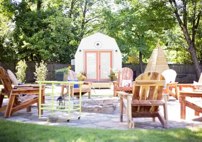 Private cottage located on The Carriage House Inn Estate