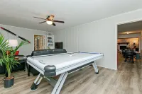 Adventure Lodge - Gameroom, Seagrove Pottery, NC Zoo Hotels in Asheboro