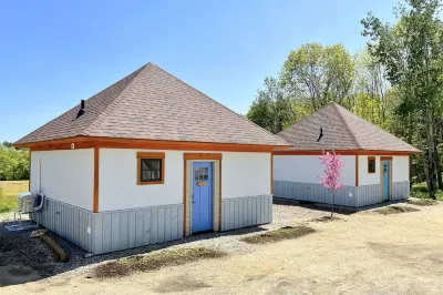 Ladyslipper – Cozy Cottage with Loft in Blue Hill town center