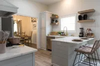 "Black Pearl: Luxury Home, Near Amenities, Sleeps 6"