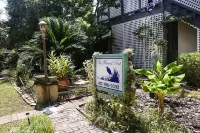 Romantic Beach Hideaway ,Private Indoor Hot Tub, Only Blocks to River Beaches - 4-Star