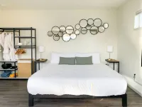 Washburne Studio: King size comfort and private Hot tub Hotels near Island Park
