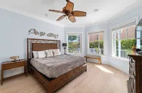 Panoramic ocean views steps away from Juno Beach!