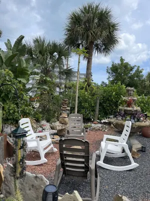 300 Steps to BEACH; 2 Bikes; Beach Gear; 4 HOLE Putting & Chipping GREENS