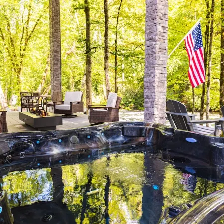 Cabin on Nantahala River with Hot Tub