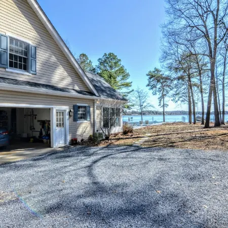 Travelers Rest Spacious 5BR Pool riverfront Pier charming Easton Saint Michaels