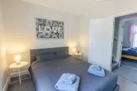 Lovelyhousebelfast Hotels in Gaeltacht Quarter