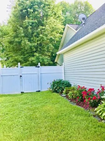 Mountain Retreat: Pool, Hot Tub & Spacious, Family-Friendly Comfort