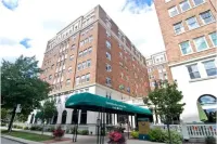Huge condo in historic hotel near Lake Michigan/Parks/Festivals w/parking