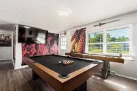 ★Dragon’s Lair★Private Home w/ Arcade & Minigolf★